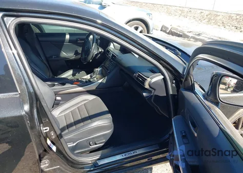 2019 Lexus Is 300 z USA, uszkodzony, nr VIN JTHBA1D24K5084433